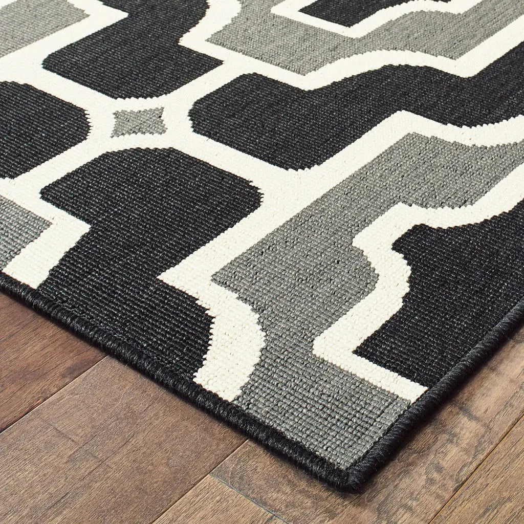 8' X 11' Black and Gray Geometric Stain Resistant Indoor Outdoor Area Rug Homeroots Outdoor