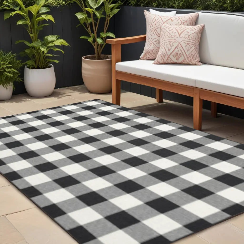 8' X 11' Black and Ivory Indoor Outdoor Area Rug Homeroots Outdoor
