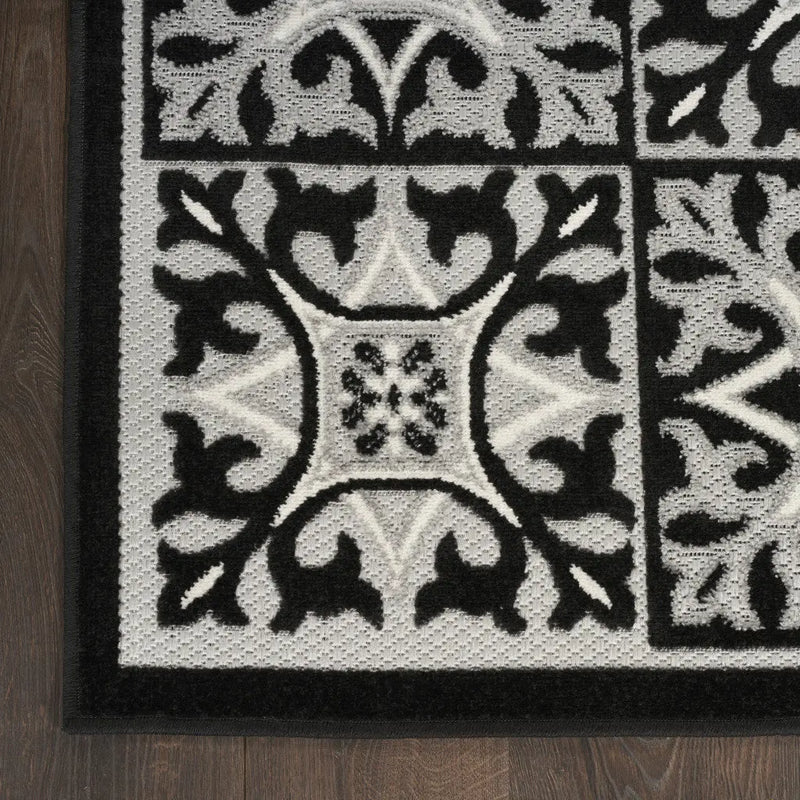 8' X 11' Black and White Geometric Non Skid Indoor Outdoor Area Rug Homeroots Outdoor