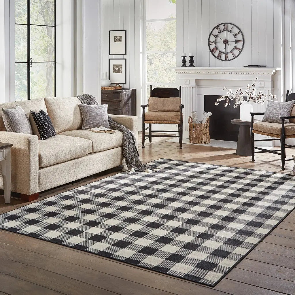 8' X 13' Black And Ivory Indoor Outdoor Area Rug Homeroots Outdoor