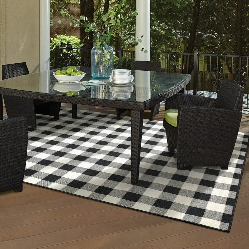 8' X 13' Black And Ivory Indoor Outdoor Area Rug Homeroots Outdoor