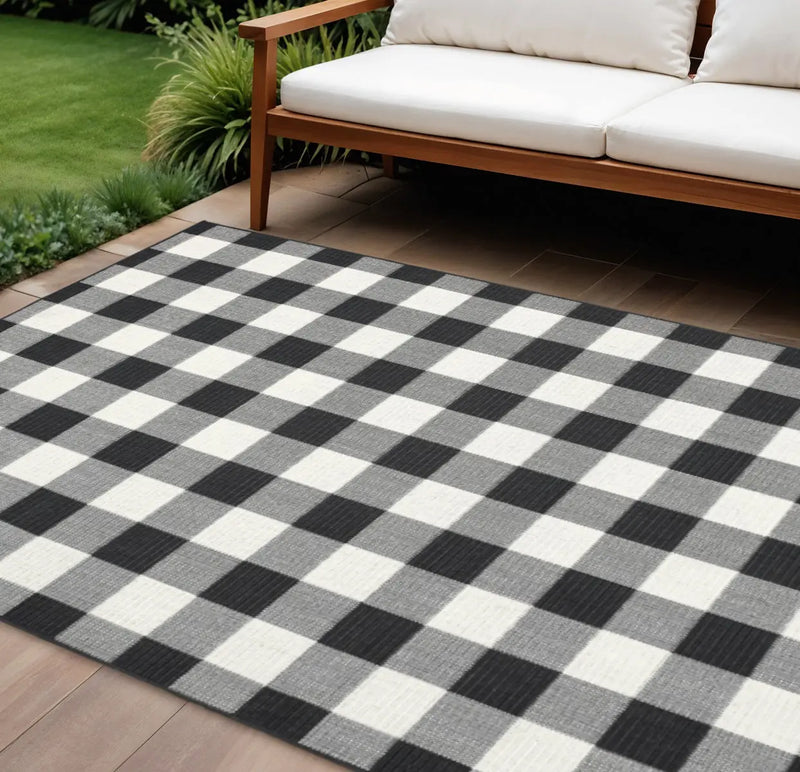 8' X 13' Black And Ivory Indoor Outdoor Area Rug Homeroots Outdoor