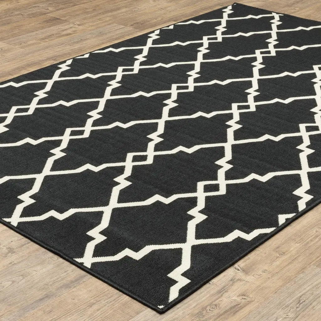 8' X 13' Black And Ivory Indoor Outdoor Area Rug Homeroots Outdoor