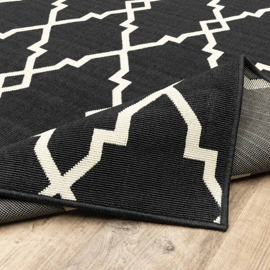8' X 13' Black And Ivory Indoor Outdoor Area Rug Homeroots Outdoor