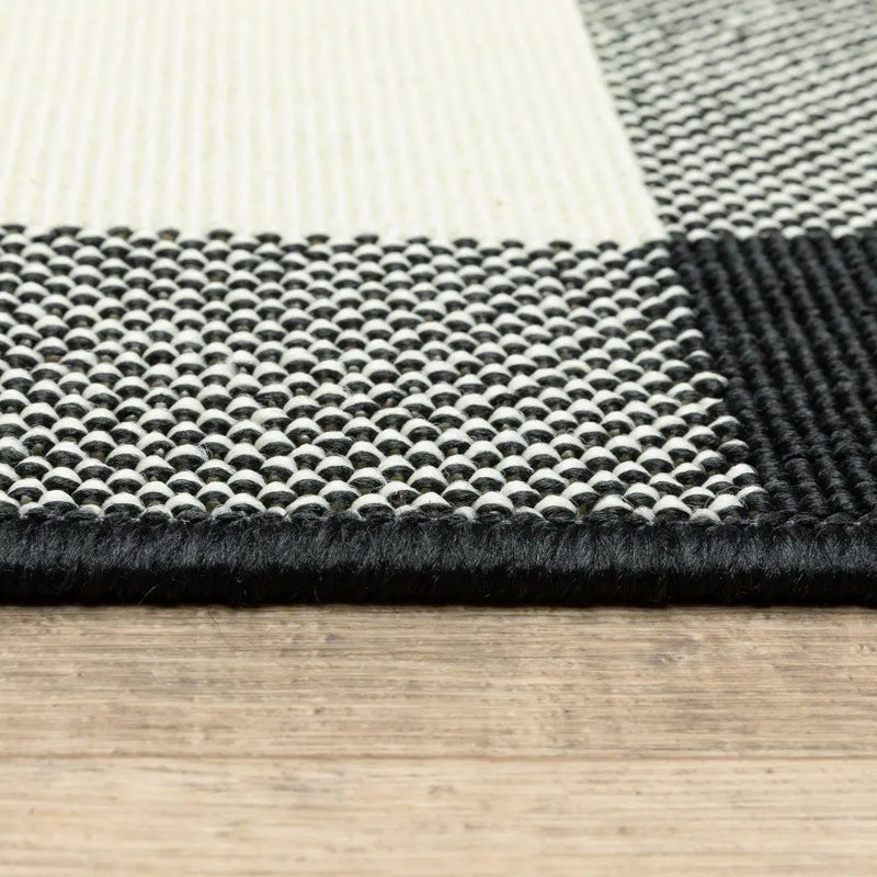 8' X 8' Black And Ivory Round Indoor Outdoor Area Rug Homeroots Outdoor