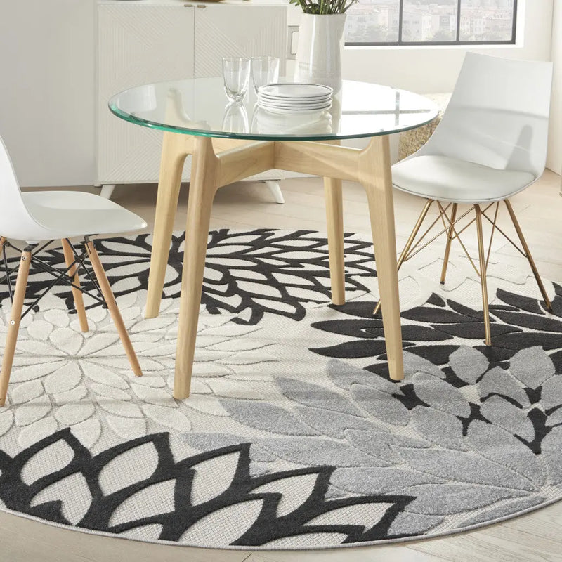 8' X 8' Black And White Indoor Outdoor Area Rug - GreatEagleInc