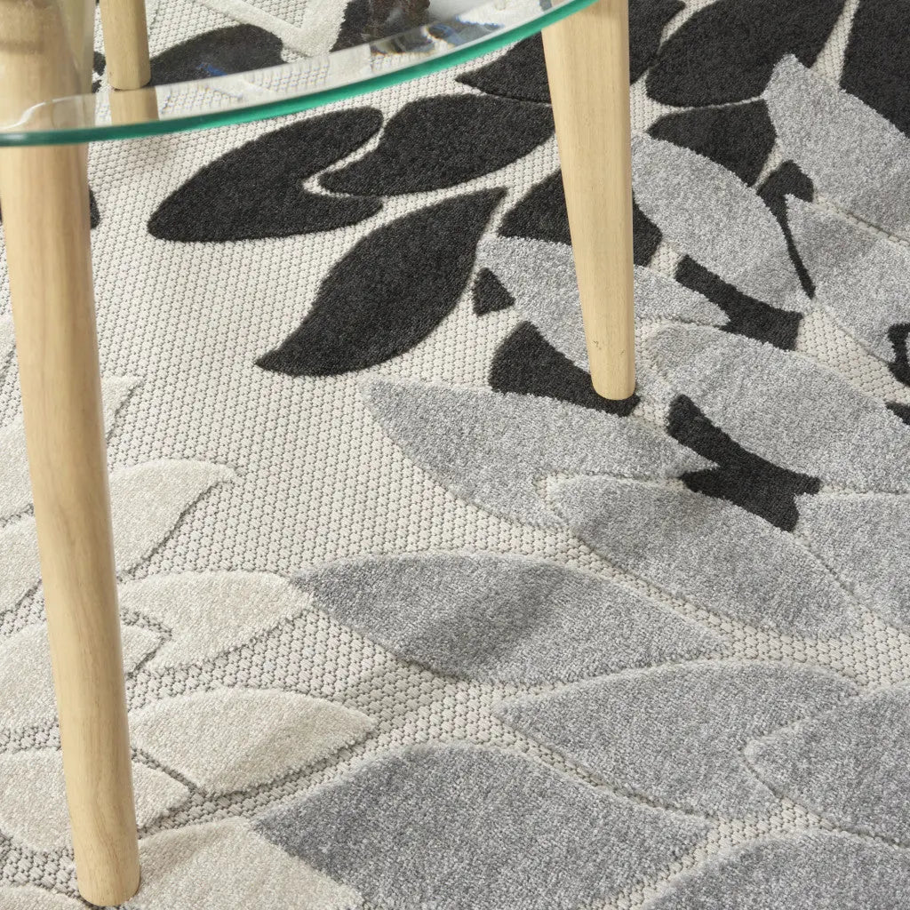 8' X 8' Black And White Indoor Outdoor Area Rug - GreatEagleInc