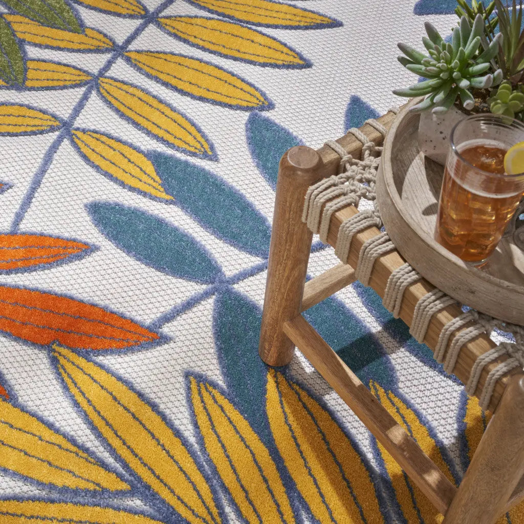 8' X 8' Ivory And Blue Round Indoor Outdoor Area Rug - GreatEagleInc