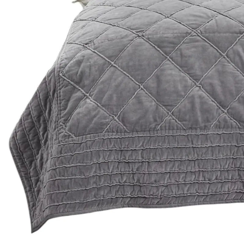 92" X 106" Gray Geometric Cotton Quilt Homeroots Bed & Bath