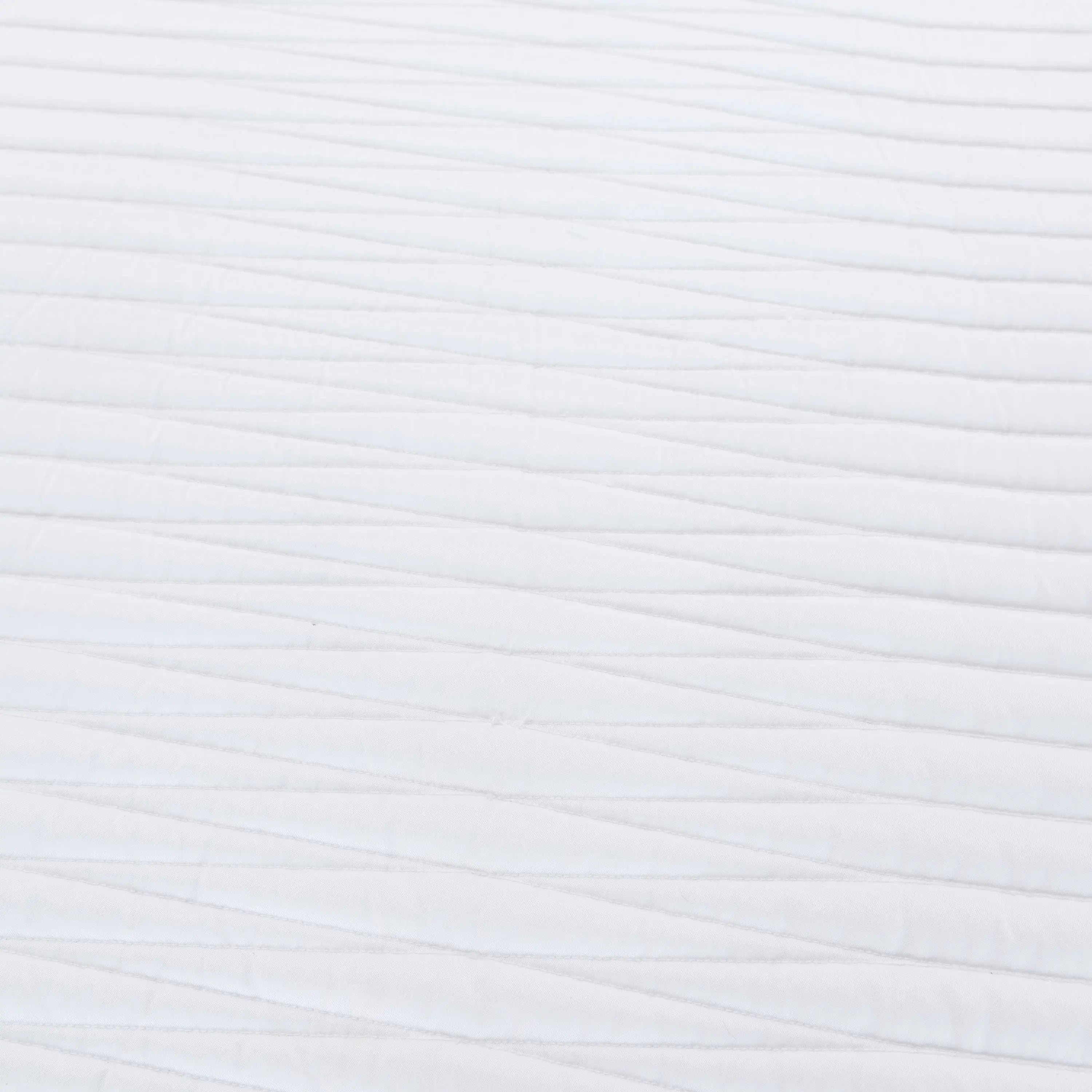 92" X 106" White Geometric Cotton Quilt Homeroots Bed & Bath