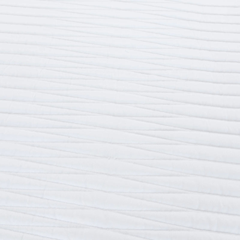 92" X 106" White Geometric Cotton Quilt Homeroots Bed & Bath