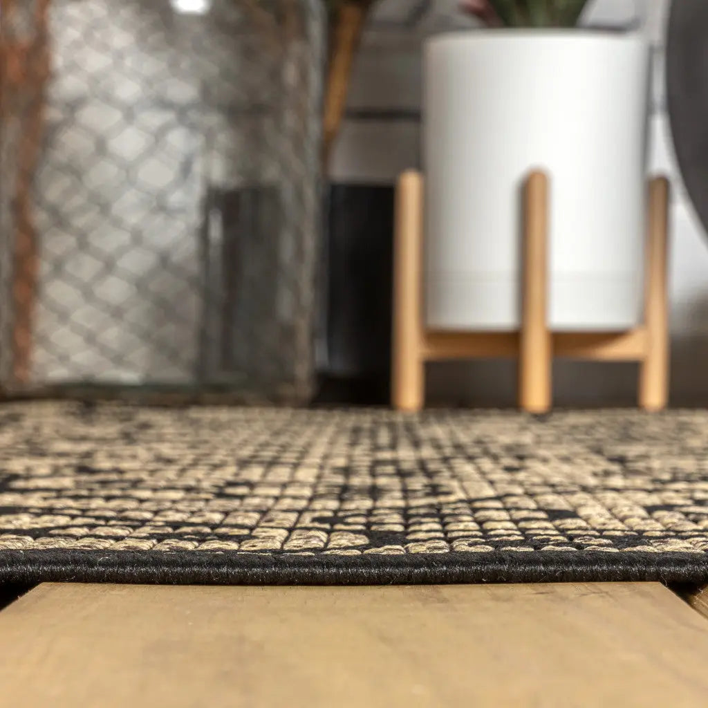 9' Black And Khaki Round Geometric Indoor Outdoor Area Rug Homeroots Outdoor