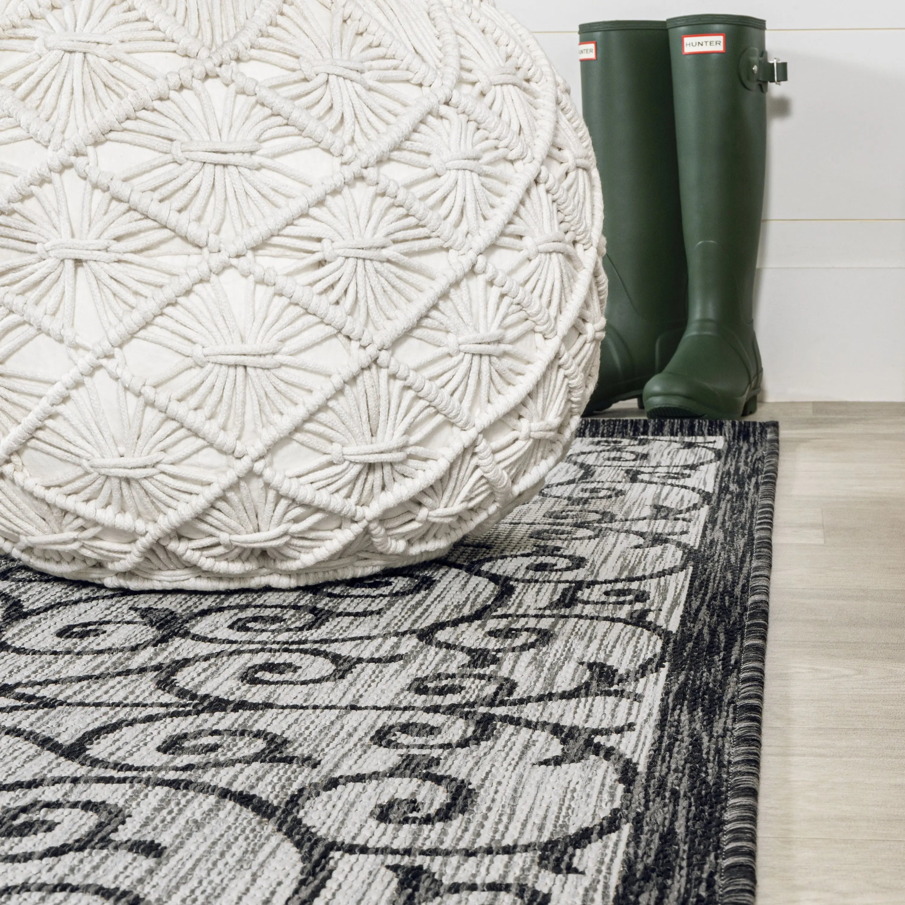 9' Light Gray And Black Round Geometric Indoor Outdoor Area Rug Homeroots Outdoor