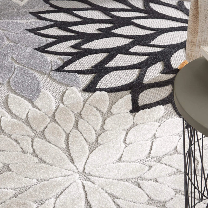 9' X 12' Black And White Indoor Outdoor Area Rug - GreatEagleInc