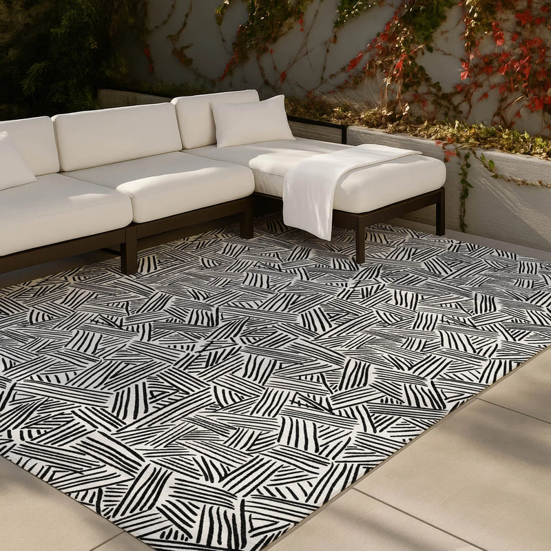 9' X 12' White And Beige Geometric Washable Indoor Outdoor Area Rug Homeroots Outdoor