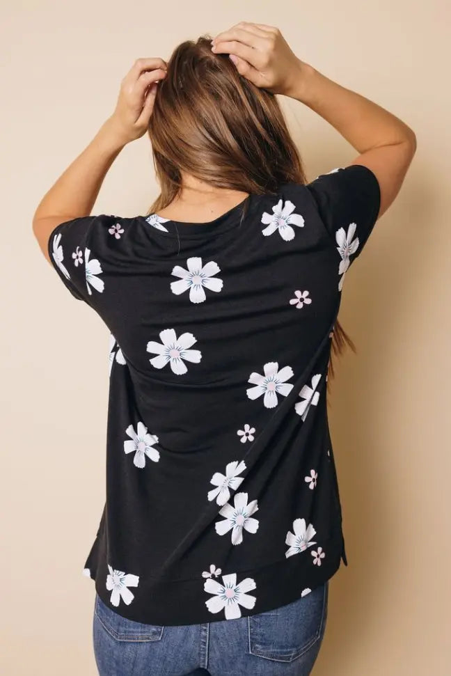 Aisha Short Sleeve Floral Tee Stay Warm in Style
