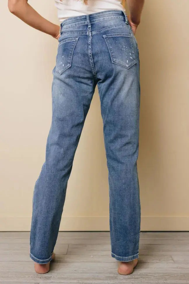 Andrea Boyfriend Straight Ripped Jeans Stay Warm in Style