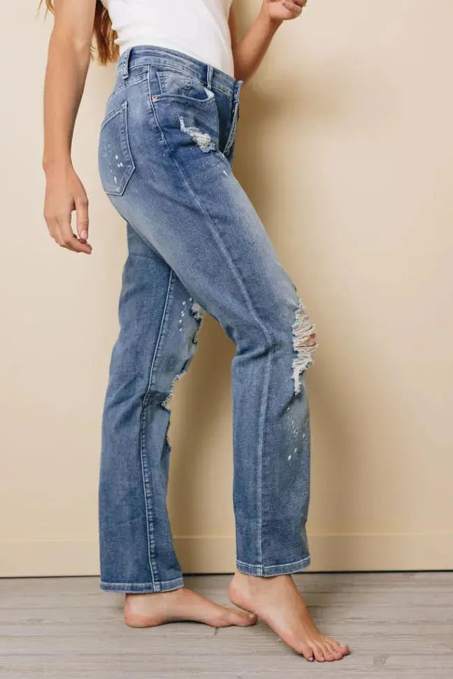Andrea Boyfriend Straight Ripped Jeans Stay Warm in Style