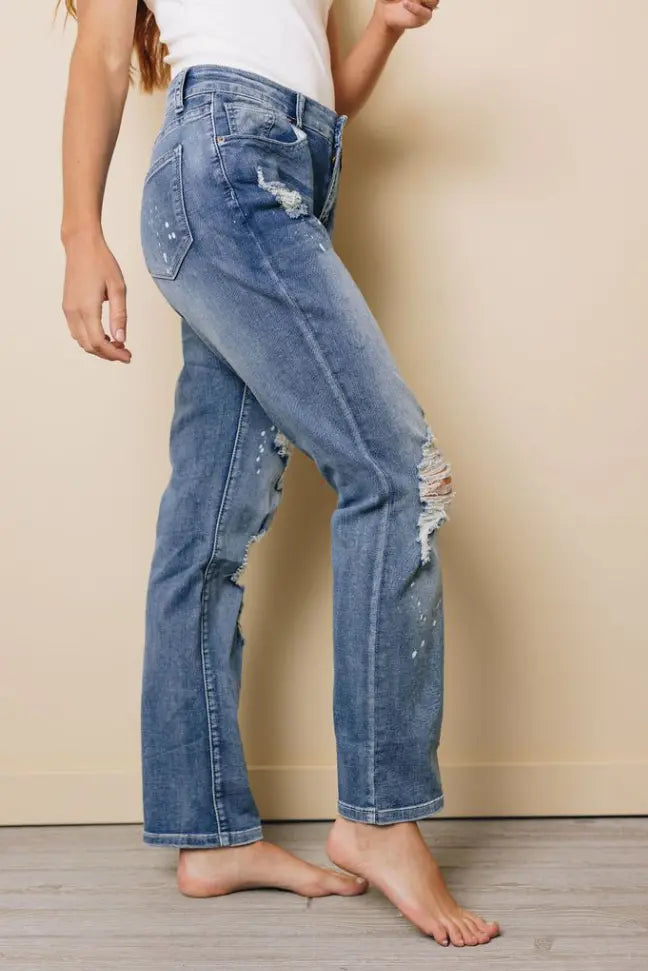 Andrea Boyfriend Straight Ripped Jeans Stay Warm in Style