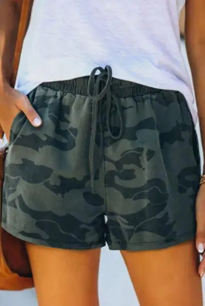 Army Green Camo Print Raw Hem Casual Shorts Stay Warm in Style
