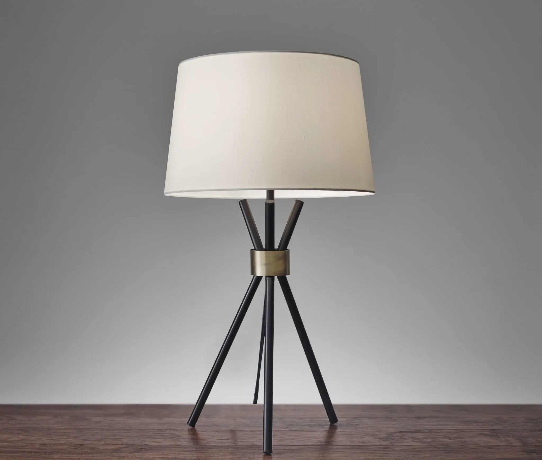 Black Metal Tripod Leg With Antique Brass Accent Table Lamp - GreatEagleInc
