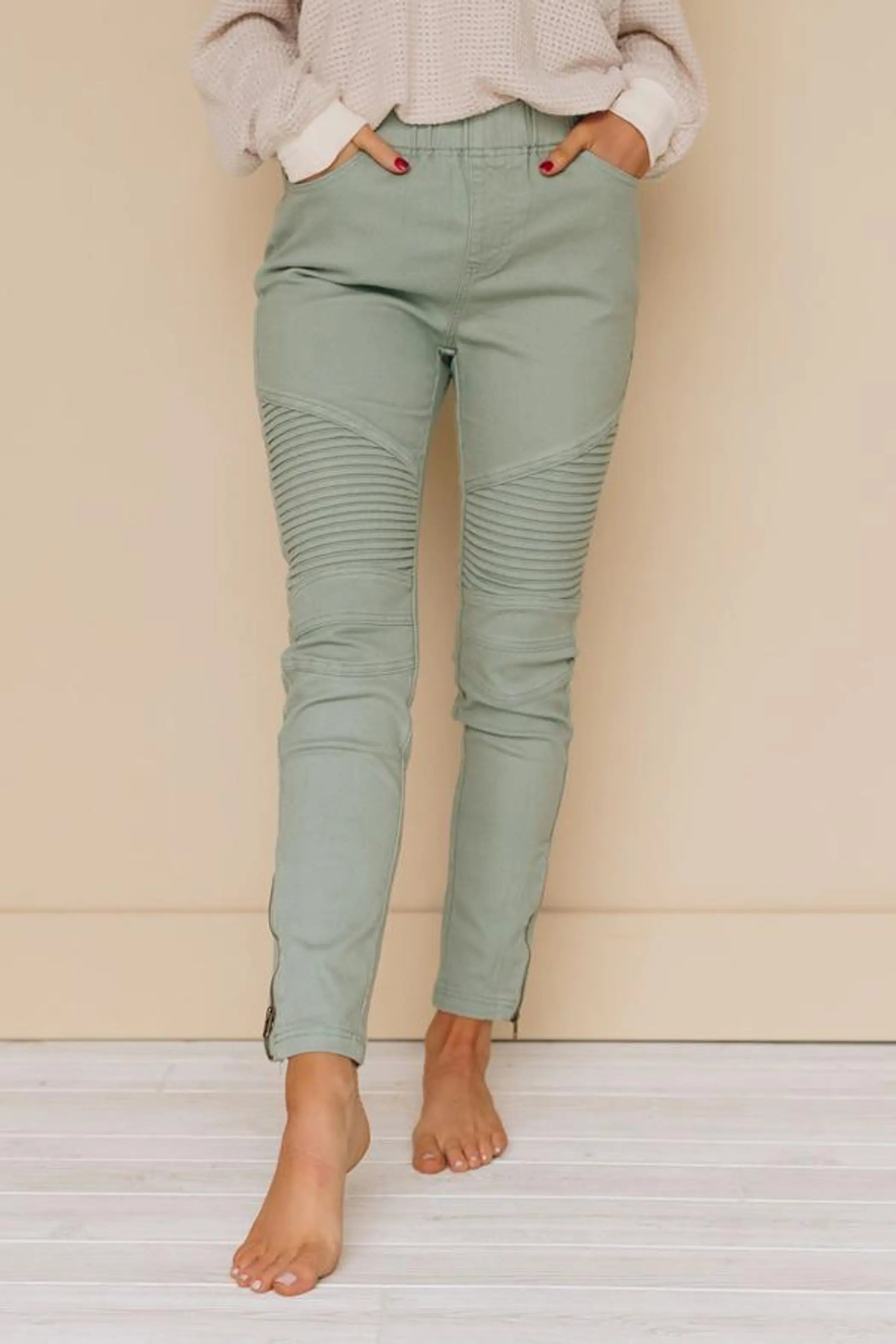 Bonnie Cropped Leggings Stay Warm in Style