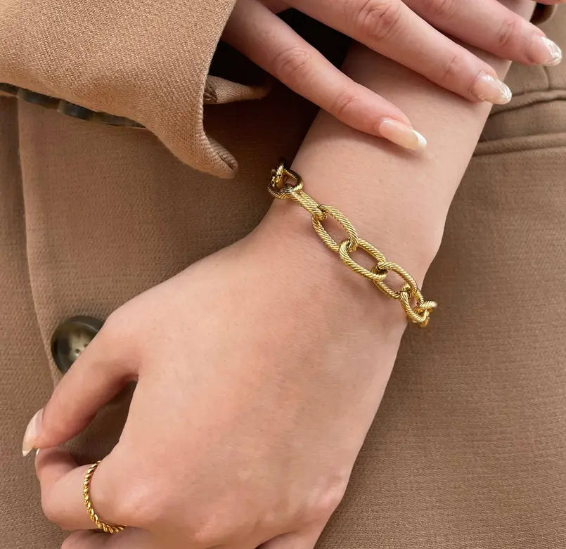 CARLY GOLD TEXTURE LINK CHAIN BRACELET Mai Desiree