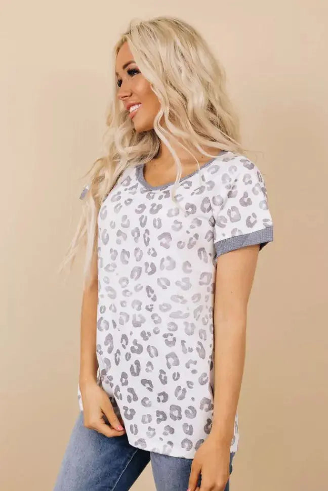 Chic and Pink Leopard Tee Stay Warm in Style