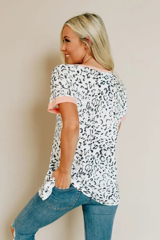 Chic and Pink Leopard Tee Stay Warm in Style