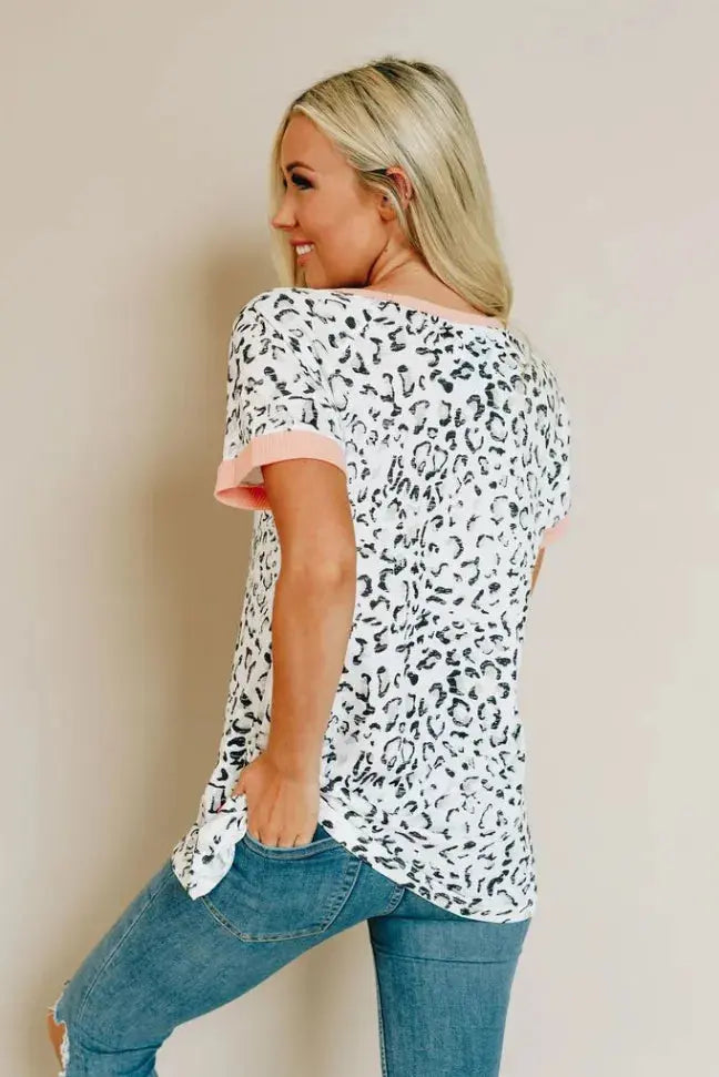 Chic and Pink Leopard Tee Stay Warm in Style
