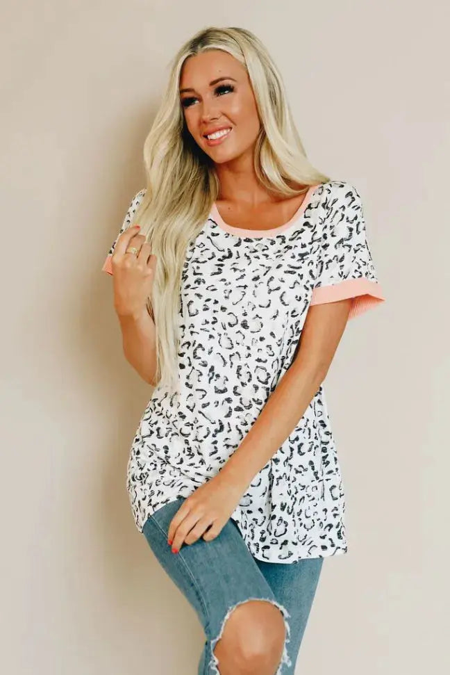 Chic and Pink Leopard Tee Stay Warm in Style