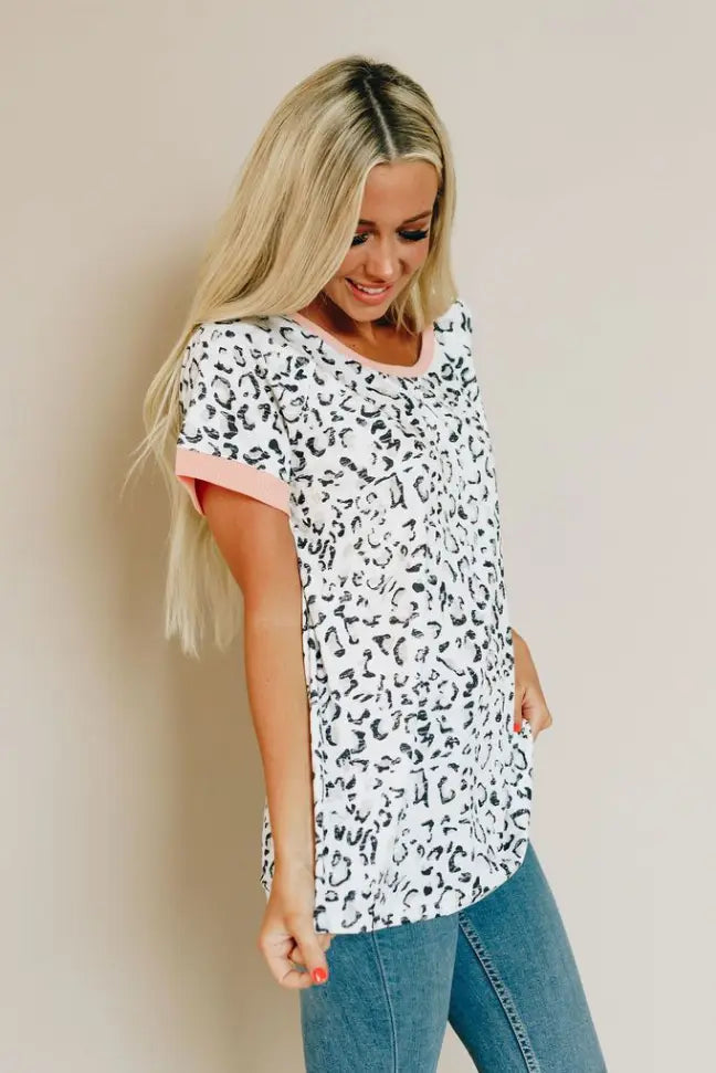 Chic and Pink Leopard Tee Stay Warm in Style
