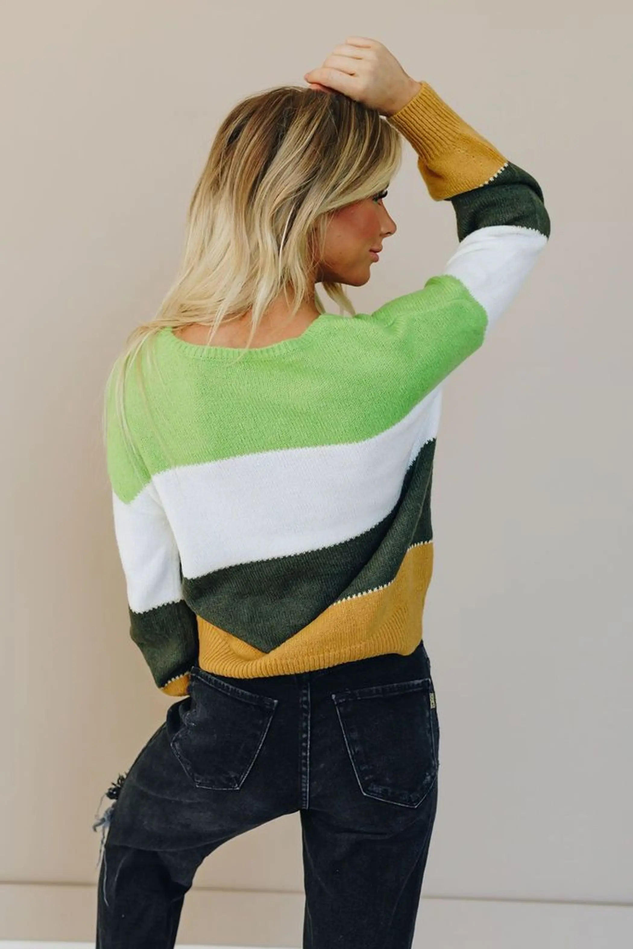 Colors on Colors Sweater Stay Warm in Style