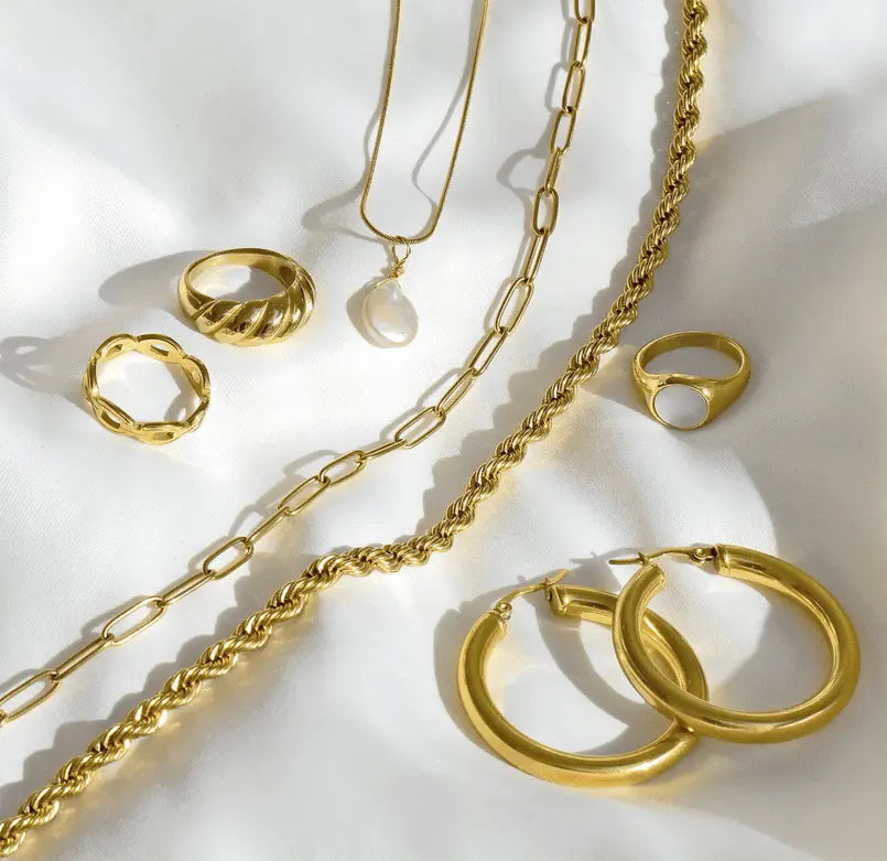 DEMI GOLD PEARL SIGNET RING Mai Desiree
