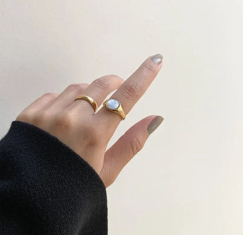 DEMI GOLD PEARL SIGNET RING Mai Desiree