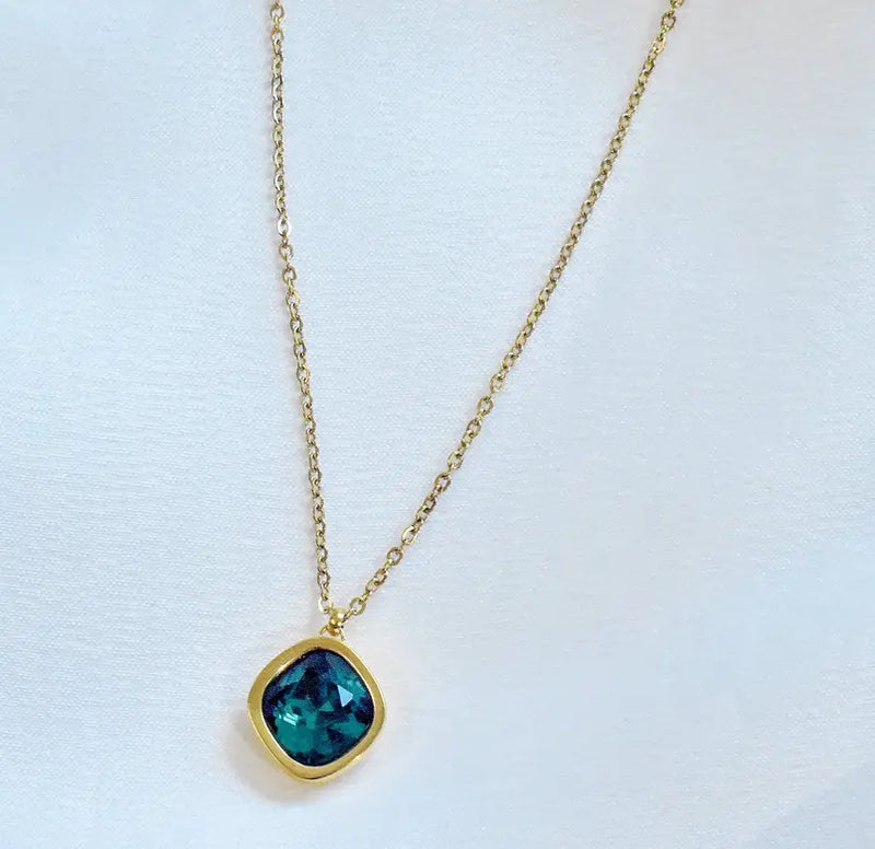 DESIREE EMERALD BIRTHSTONE PENDANT NECKLACE - MAY Mai Desiree