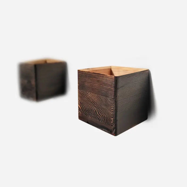 Diamond self-watering, wall-mounted planter Formr