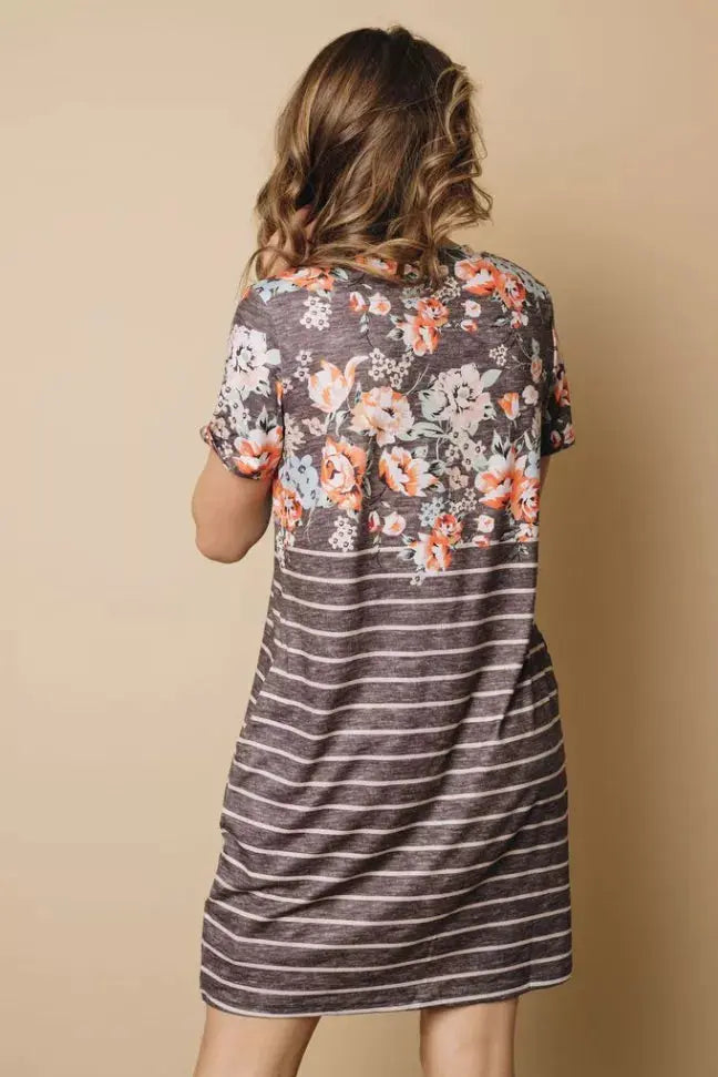 Esme Print T-shirt Mini Dress with Pockets Stay Warm in Style