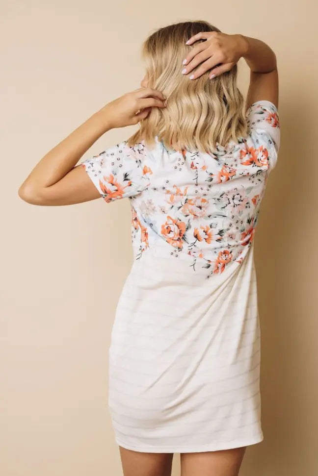 Esme Print T-shirt Mini Dress with Pockets Stay Warm in Style