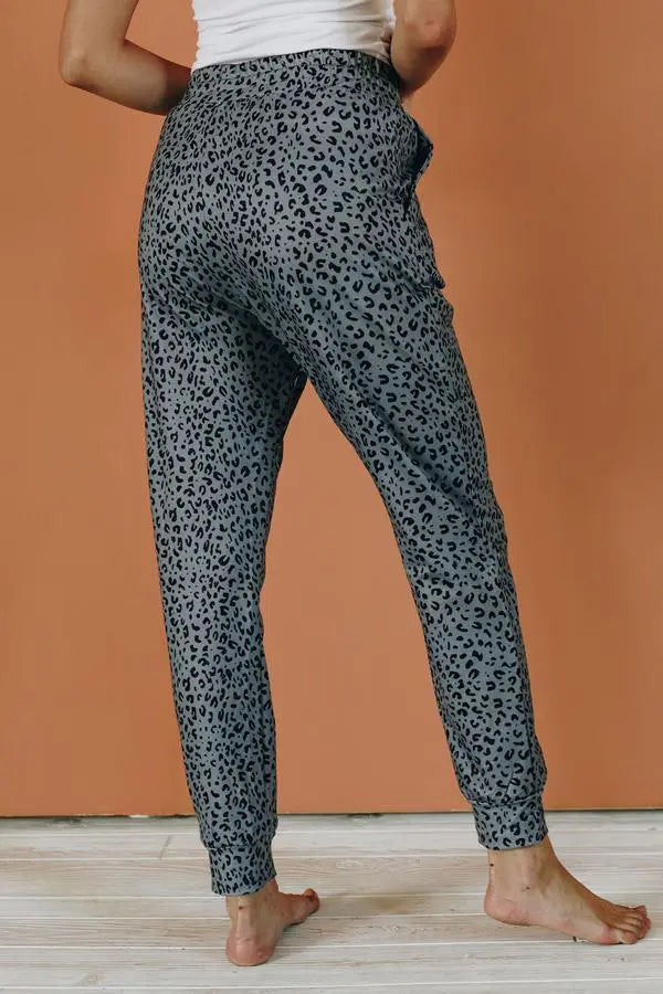 Falling Slowly Leopard Joggers Stay Warm in Style