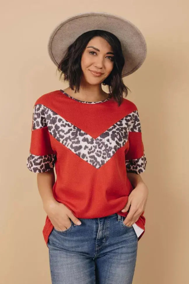 Gwen Leopard Tee Stay Warm in Style