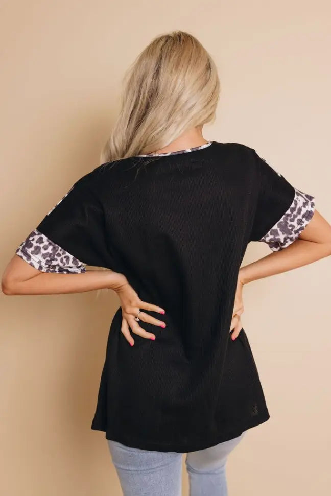 Gwen Leopard Tee Stay Warm in Style