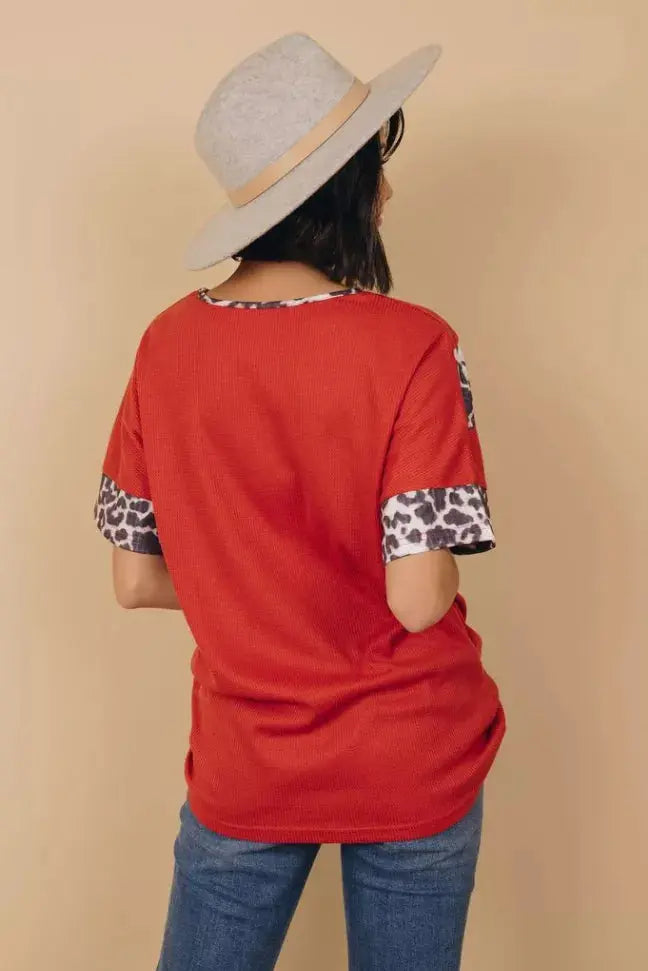 Gwen Leopard Tee Stay Warm in Style