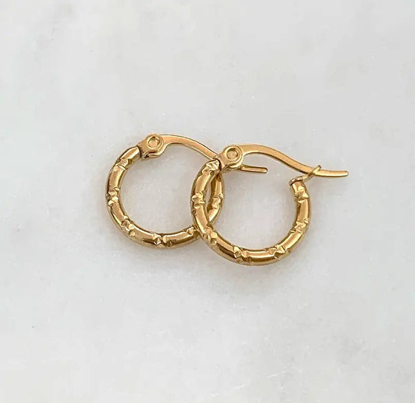 ISMAY GOLD HUGGIE HOOP EARRINGS Mai Desiree