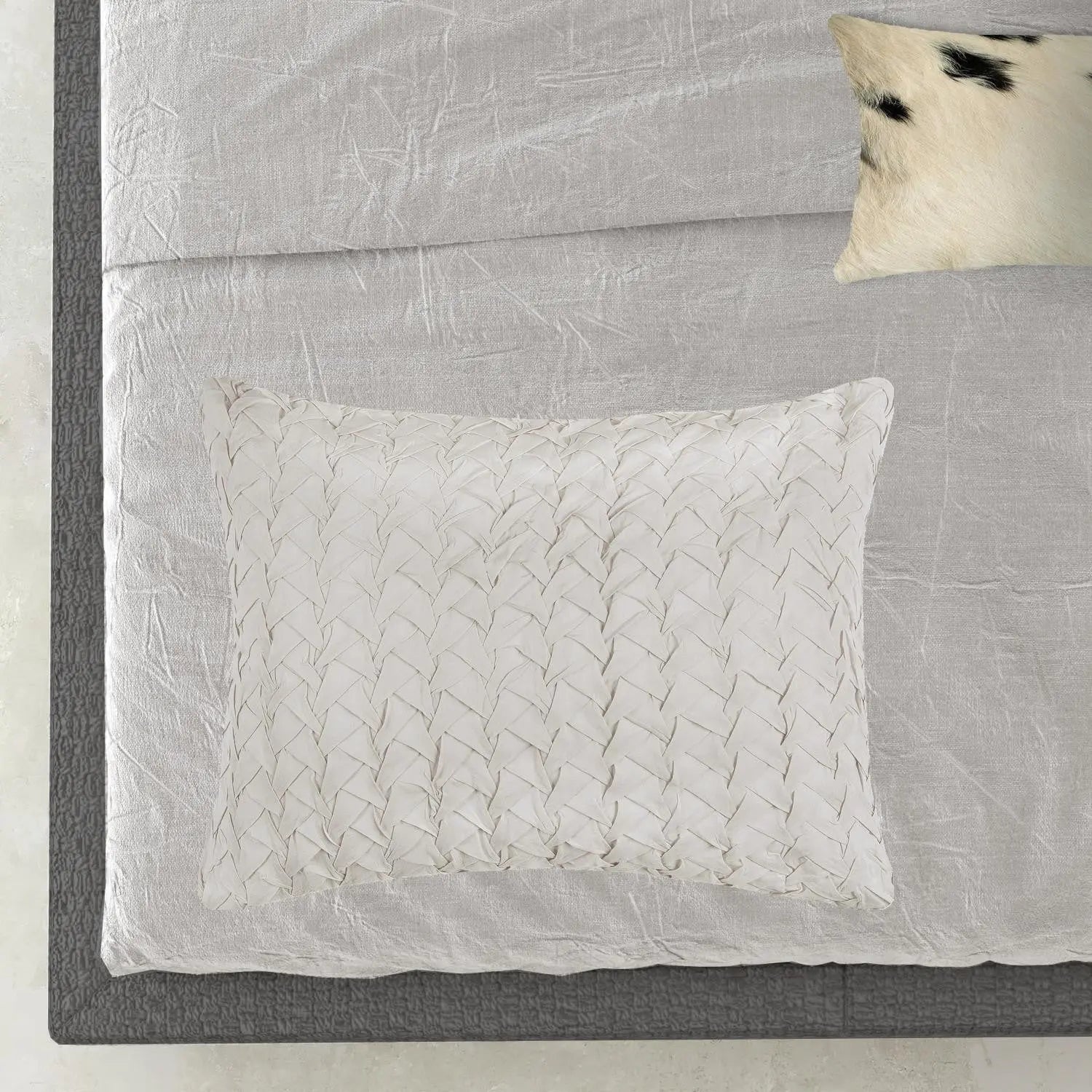 Ivory Geometric Quilt - GreatEagleInc