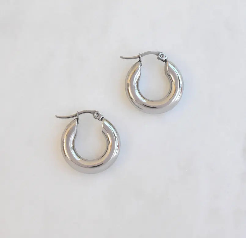 LUCY SMALL SILVER CHUNKY HOOP EARRINGS Mai Desiree