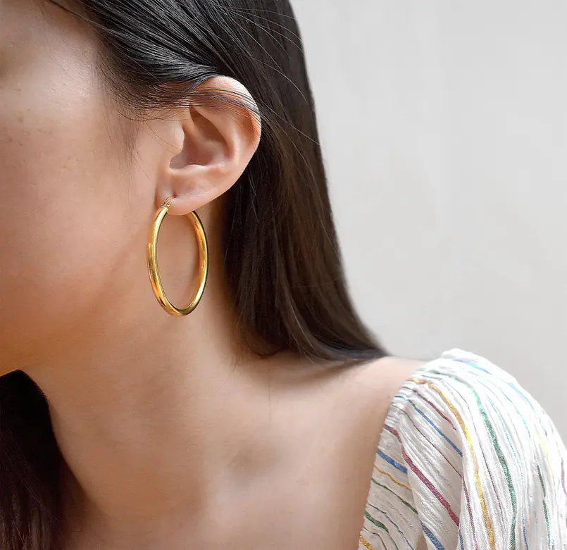 NIKKI LARGE GOLD HOOP EARRINGS Mai Desiree