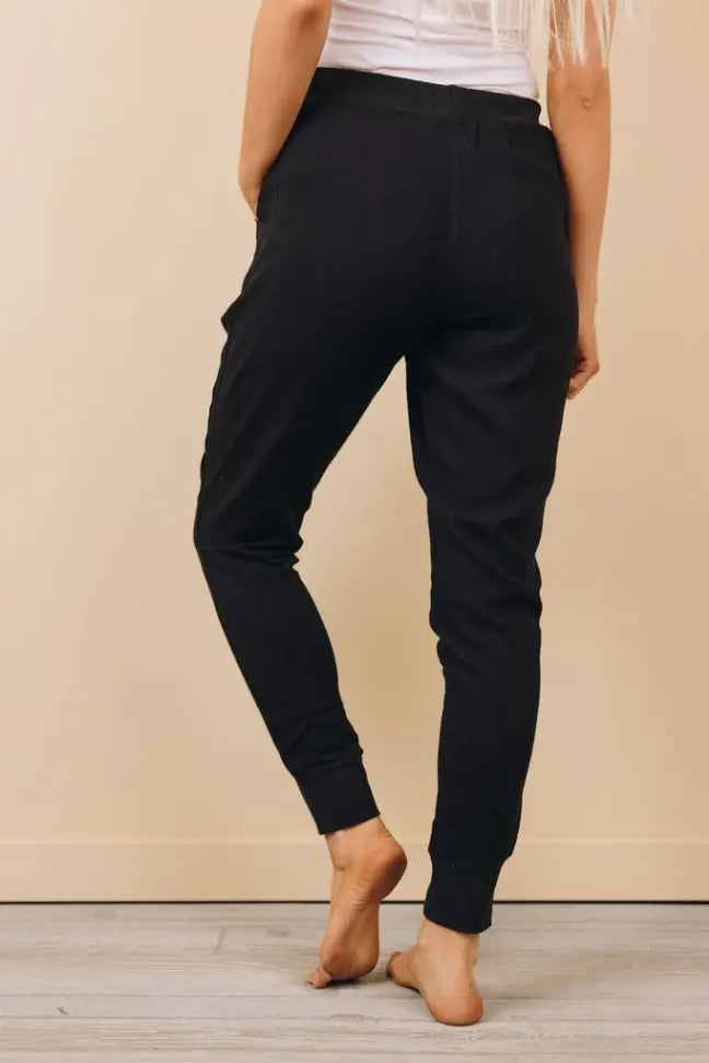 Pollyana Drawstring Joggers Stay Warm in Style