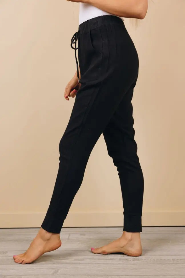Pollyana Drawstring Joggers Stay Warm in Style