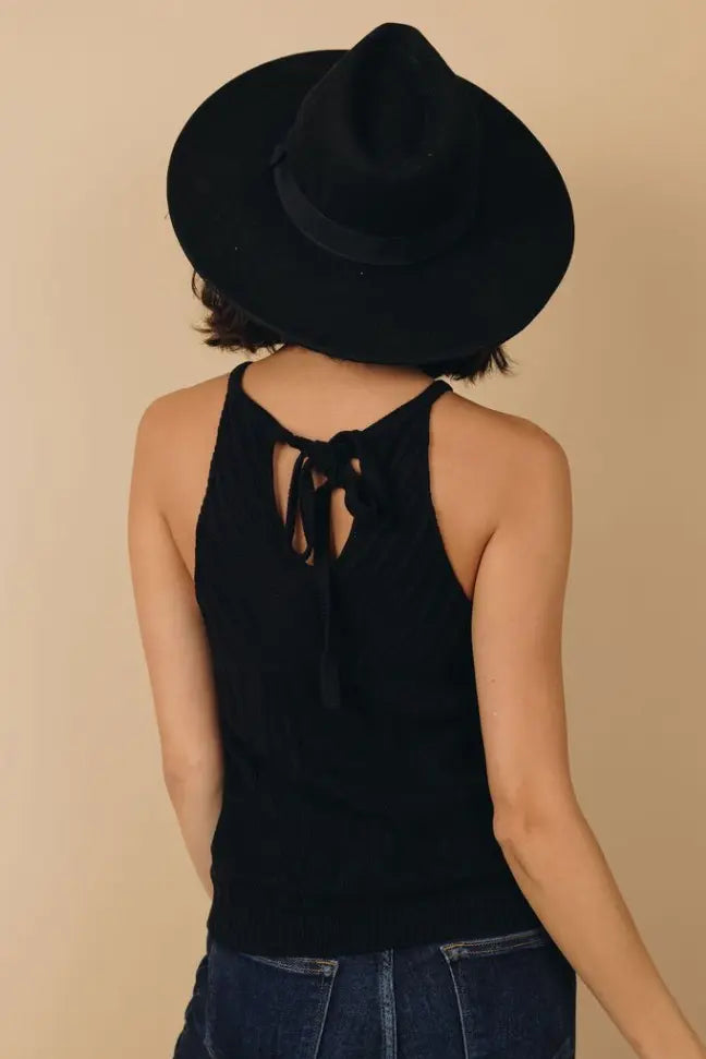 Queen Victoria Cropped Ribbed Tank Stay Warm in Style